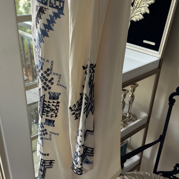 Johnny Was SAMARA 2 pieces Cream and Blue Embroidered Dress - Picture 3 of 8